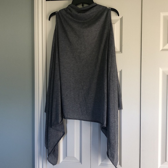 Light Weight Gray T-shirt Material Vest/Cardigan. Sleeveless. Size Small/Medium. - Picture 4 of 4